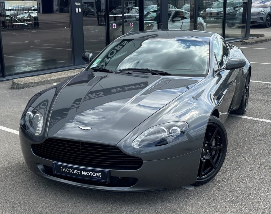 Aston Martin V8 Vantage Grise